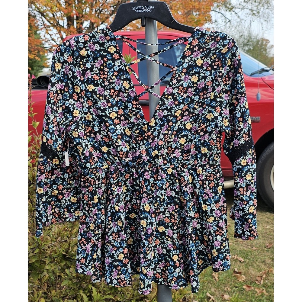 No Boundaries Juniors Size M(5-7) Floral Long Sleeved Top -Criss Cross/back/lace